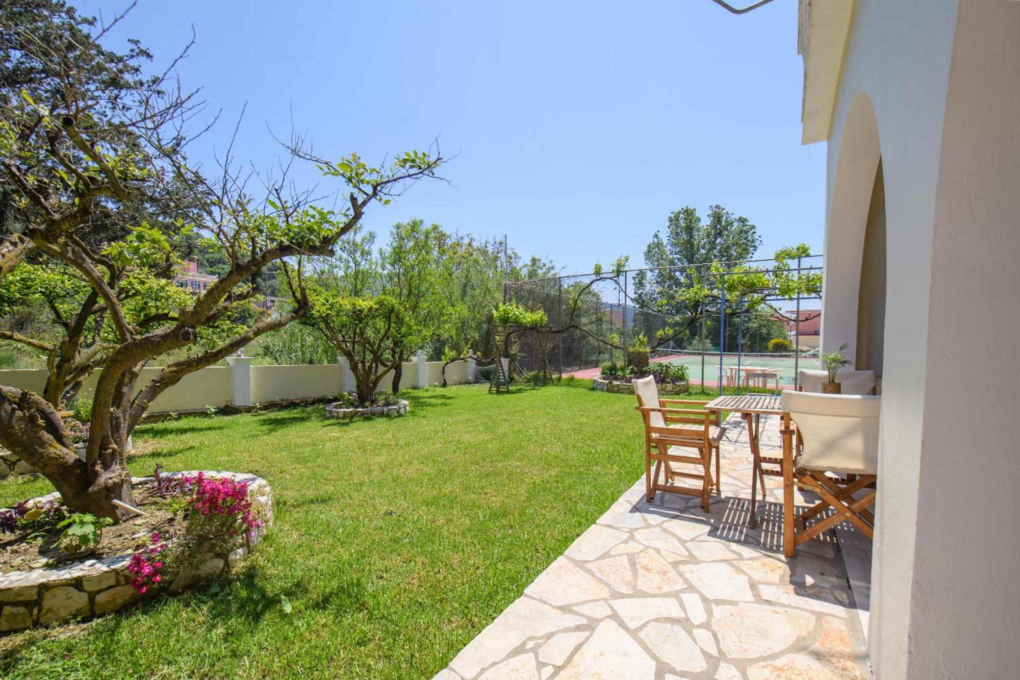 Delfini Resort Agios Georgios Pagon Exterior photo